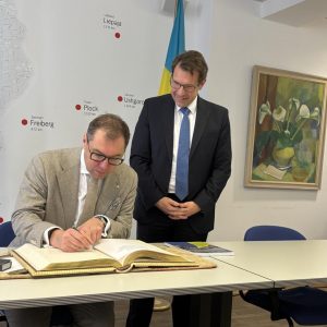 Ambasador Ukrainy w Niemczech_Oleksii Makeiev_Wpis do Złotej Księgi_Źródło_Miasto Nauki Darmstadt