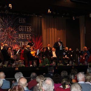 Photo : Concert du Nouvel An – Le maire Ralf Möller ouvre le concert de l'Orchestre Johann Strauss