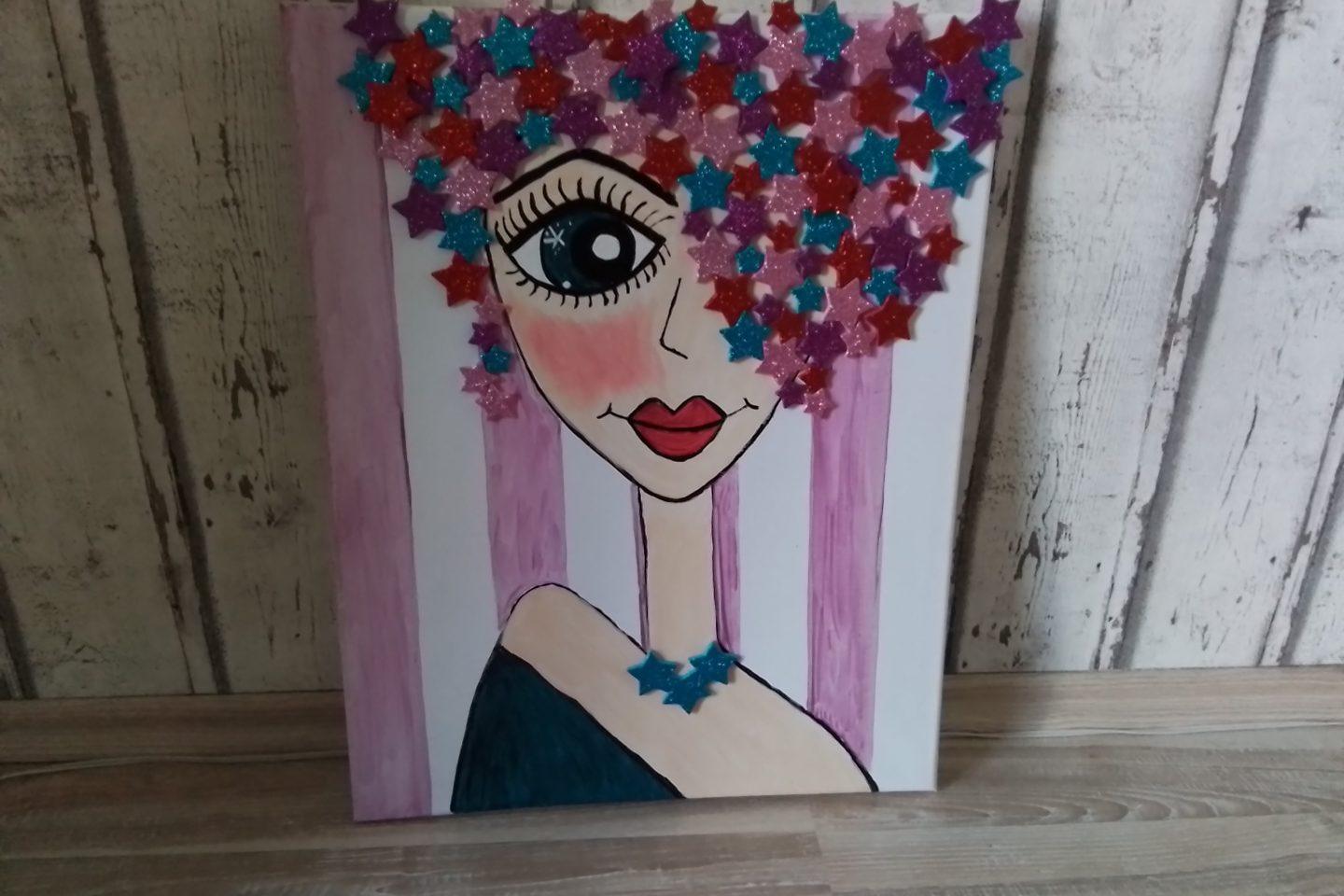 Photo: Nadine Molter, prefers to paint brightly colored women&#39;s heads Photo: Nadine Molter