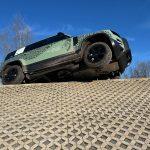 Defender masters difficult underground with steep slope. Photo: Denise Diekow