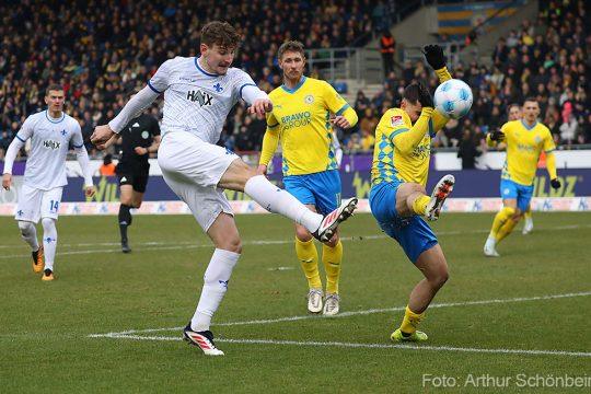 Eintracht Braunschweig przeciwko SV Darmstadt 98