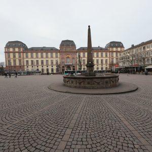 Darmstadt, Marktplatz Schloss. Foto: Arthur Schönbein