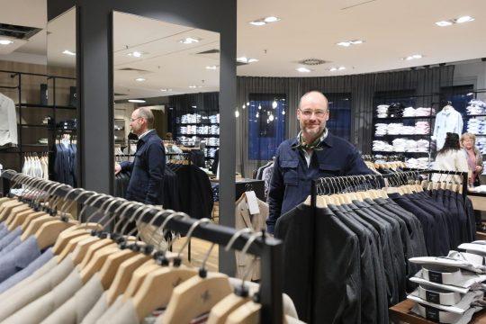 Dr. Moritz Koch, 14 Mart 2025&#39;teki alışveriş etkinliğinde bir röportajda