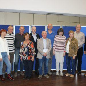 Yeni Weiterstadt Yaşlılar Danışma Kurulu, soldan sağa: Martina Schücke, Werner Benz, Belediye Başkanı Ralf Möller, Rosa Pennisi-Maniaci, Yaşlılar Derneği Başkanı Helge Morche, Donato Girardi, Başkan Dieter Veith, Christina Graeff, Erna Moter, Werner Glaser, Rainer Thöny – Peter Rohrbach kayıp. Fotoğraf: Weiterstadt Basın Bürosu