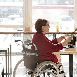 Engelliler için erişilebilir, tekerlekli sandalye erişimine uygun, kapsayıcılık