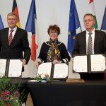Pictured from left to right: Geza Krebs-Wetzl (Mayor of Griesheim), Martine Joly (Mayor of Bar-le-Duc), Robert Téli (Mayor of Gyönk)