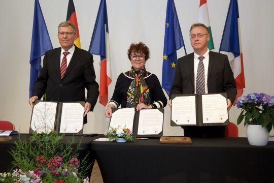 In the picture from VLNR: GEFA Krebs-Wetzl (Mayor Griesheim), Martine Joly (Mayor of Bar-Le-Duc), Robert Téli (Mayor of Gyönk)