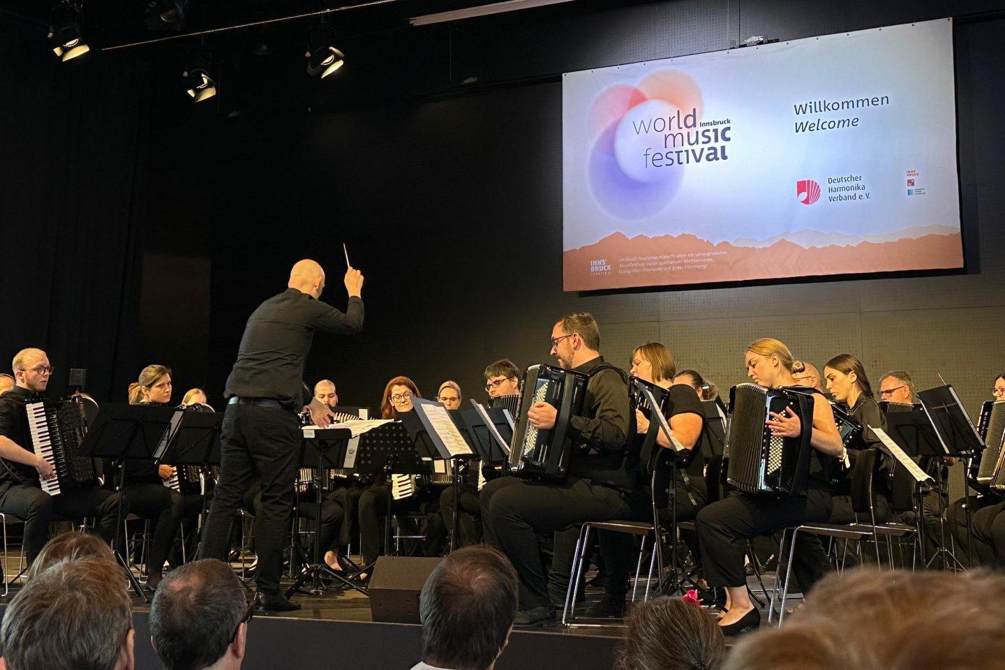 Eccellente apparizione della prima orchestra del Crumstadt Ev di Chordia &#39;73 sotto la direzione musicale del direttore Marc Fischer al 14 ° World Music Festival di Innsbruck. Eccellente apparizione della prima orchestra del Crumstadt Ev di Chordia &#39;73 sotto la direzione musicale del direttore Marc Fischer al 14 ° World Music Festival di Innsbruck. Foto: Kim Oliver Hofmann, 2025