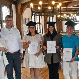 El segundo desde la izquierda es el alcalde Jörg Rüddenklau, y a la derecha, Isabel López-Ruiz, jefa del departamento municipal de guarderías. Foto: Gerd Keim