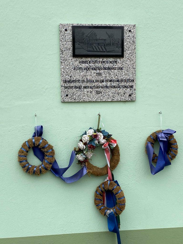 Memorial plaque in Gyönk. Photo: City of Griesheim
