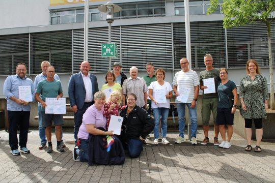 Les vainqueurs de Riedstadt du City Bike avec le maire Marcus Kretschmann (4e de gauche) et la coordinatrice Sandra Seum (à droite). Photo: Ville de Riedstadt