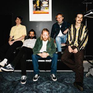 Kakkmaddafakka aus Norwegen übernehmen am Samstag, 23. August, um 22.45 Uhr erstmals die Bühne bei „Volk im Schloss“. Packende Melodien und eine spektakuläre Liveshow werden zu einer wilden Tanzparty.