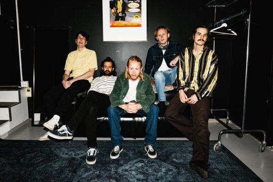 Kakkmaddafakka from Norway will take the stage at &quot;Volk im Schloss&quot; for the first time on Saturday, August 23, at 10:45 p.m. Captivating melodies and a spectacular live show will turn into a wild dance party.