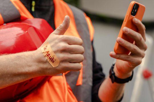 Many a &quot;comforting bandage&quot; for trainees is available: &quot;Dr. Trainee&quot; offers important tips. The website (www.dr-azubi.de) helps trainees with questions and problems via an &quot;online consultation,&quot; according to the IG BAU Rhein-Main union.