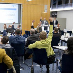 Die Unternehmensvertreter*innen der IHK-Vollversammlung beschlossen die Weiterentwicklung der IHK-Immobilie und die weitere Unterstützung des Technologie- und Gründungszentrums HUB31. Foto: Klaus Mai