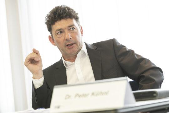 Dr. Peter Kühnl im Pressegespräch. Foto: IHK Darmstadt / Klaus Mai