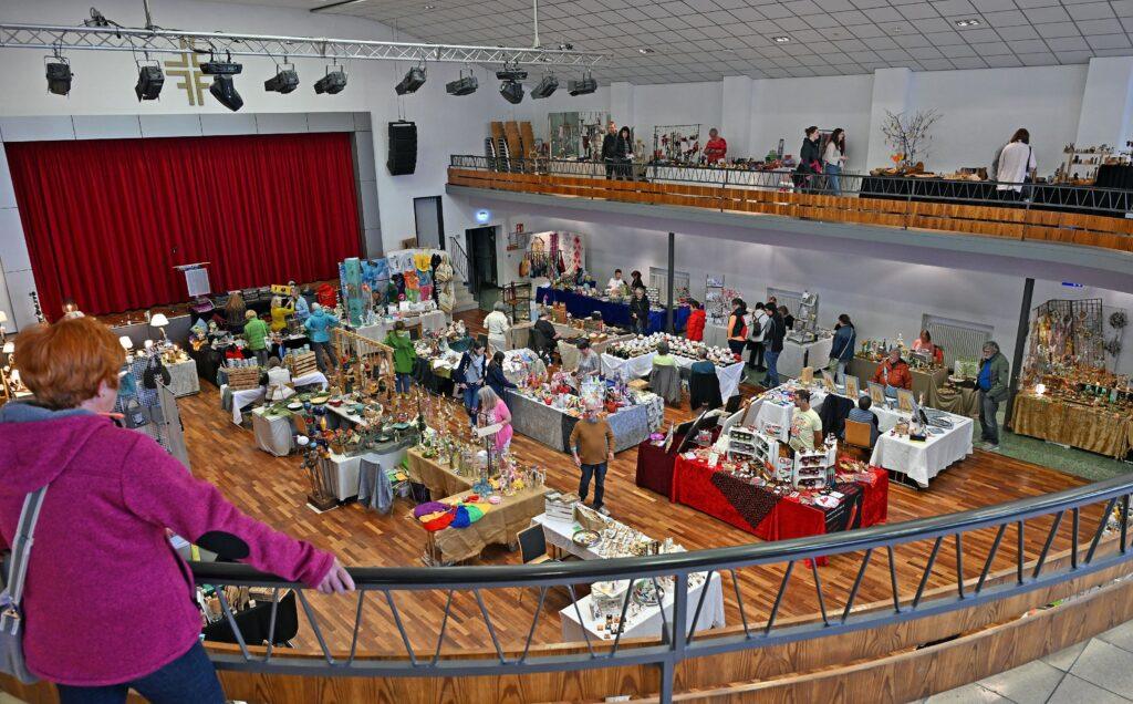 Popüler el sanatları pazarı, 28 Mart Cumartesi ve 29 Mart Pazar 2026 tarihlerinde Groß-Gerau belediye binasında düzenlenecektir. Fotoğraflar: Groß-Gerau ilçe belediyesi/Gerd Keim