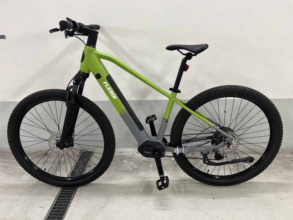 Pedelec der Marke Fuerdi (grün).