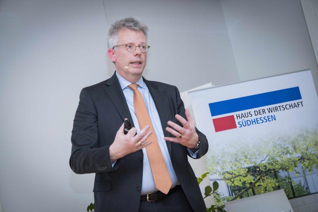 Prof. Dr. Hubertus Bardt. Foto: Alexander Heimann