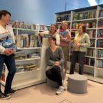 Freuen sich auf die Eröffnung am 9. Mai: Tamara Hauer, Stephanie Gneist, Marita Markmann und Martina Fischer aus dem Team der neuen Mediathek mit der zuständigen Fachdienstleiterin Mirjam Sturm (sitzend).