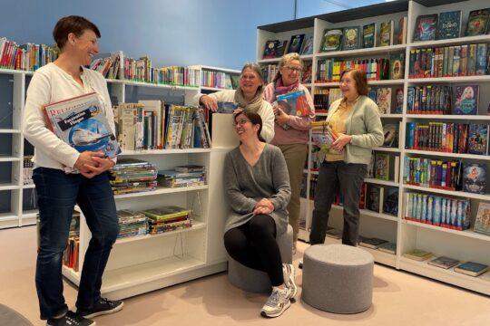 Z niecierpliwością czekają na otwarcie 9 maja: Tamara Hauer, Stephanie Gneist, Marita Markmann i Martina Fischer z zespołu nowej biblioteki multimedialnej z odpowiedzialną za nią kierowniczką działu Mirjam Sturm (w pozycji siedzącej).