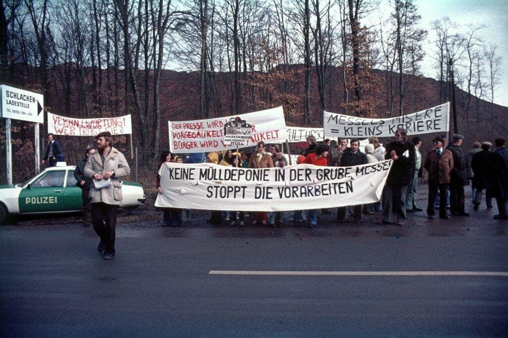 Demonstration gegen die Mülldeponie am 17.03.1976. Foto: Archiv WGM / Lothar Wendel