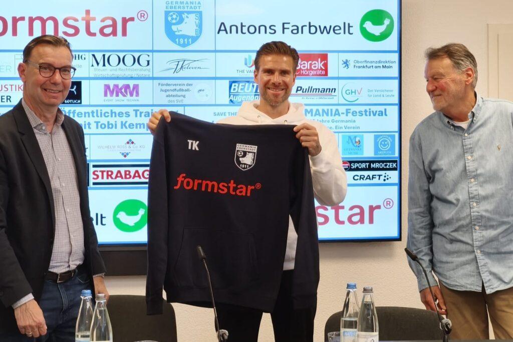 Torsten Sonntag, Germania Eberstadt başkanı, Tobias Kempe ve sportif direktör Rainer Lanzer. Fotoğraf: “Lauro Meisterjahn”