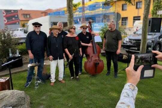 Doppia lettura: lo scrittore Ernst Spangenberg insieme alla band De Roode Pelikan