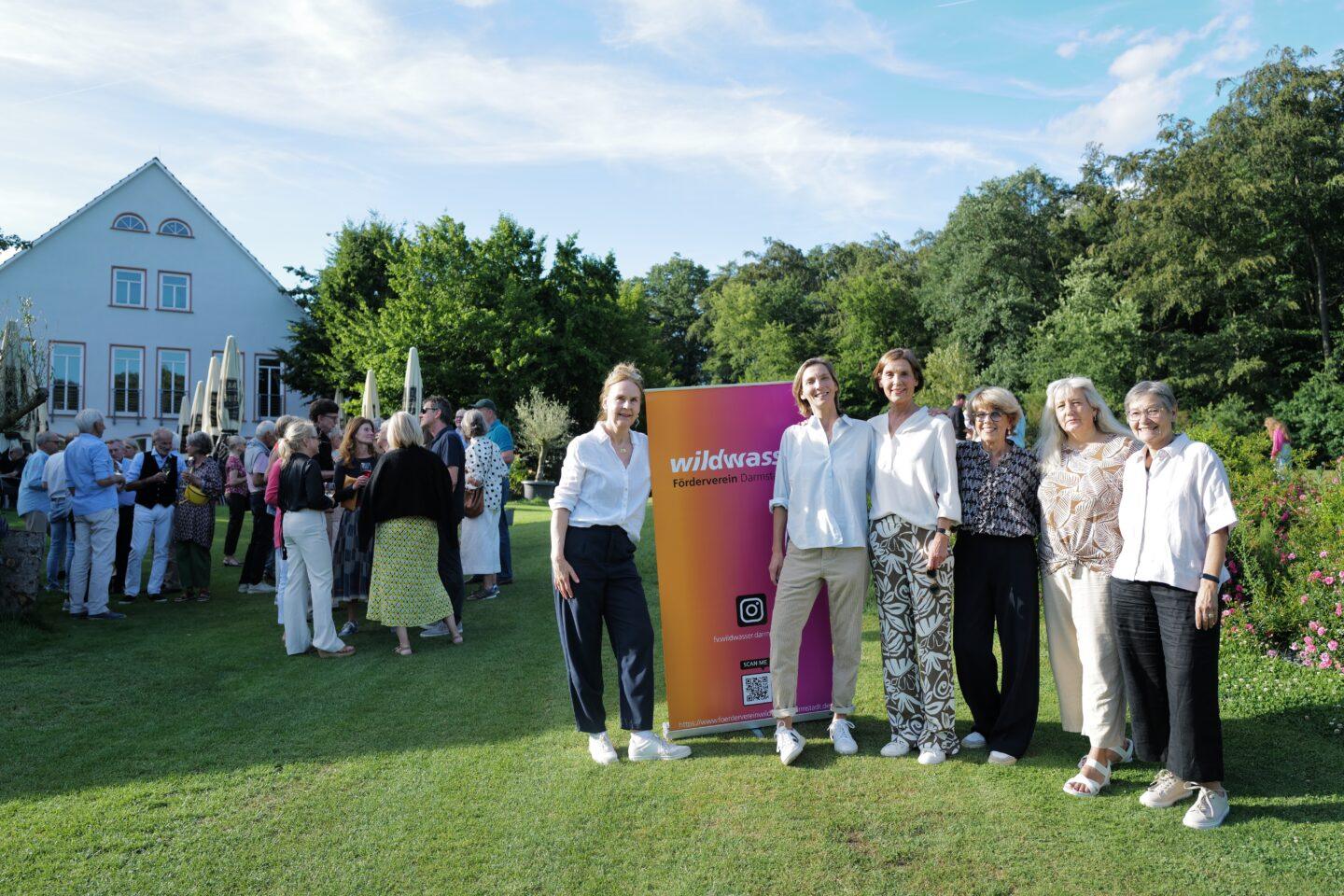 Wildwater Charity Cup Darmstadt 2026. Waltraud Heims (Wildwater), Ulrike Lösch, Ina Biehl-v.Richthofen e Susanne Hachmann (tutti dell'associazione di supporto), Kathrin Bähr (Wildwater) e Petra Schlapp (associazione di supporto). © Associazione di sostegno Wildwater Darmstadt