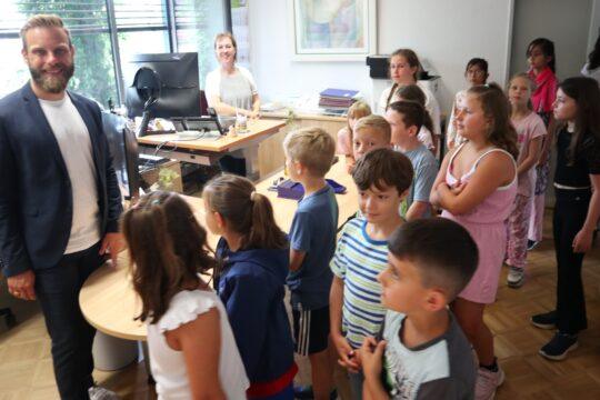 Actividades de vacaciones de verano en Pfungstadt - aquí con el alcalde Maximilian Schimmel
