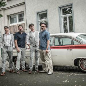 Die Rock'n'Roll-Band Silverballs bei einem Live-Konzert.
