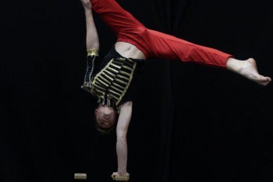 Vinzent Mathez. Handstand acrobat. Photo: Reynald Valleron