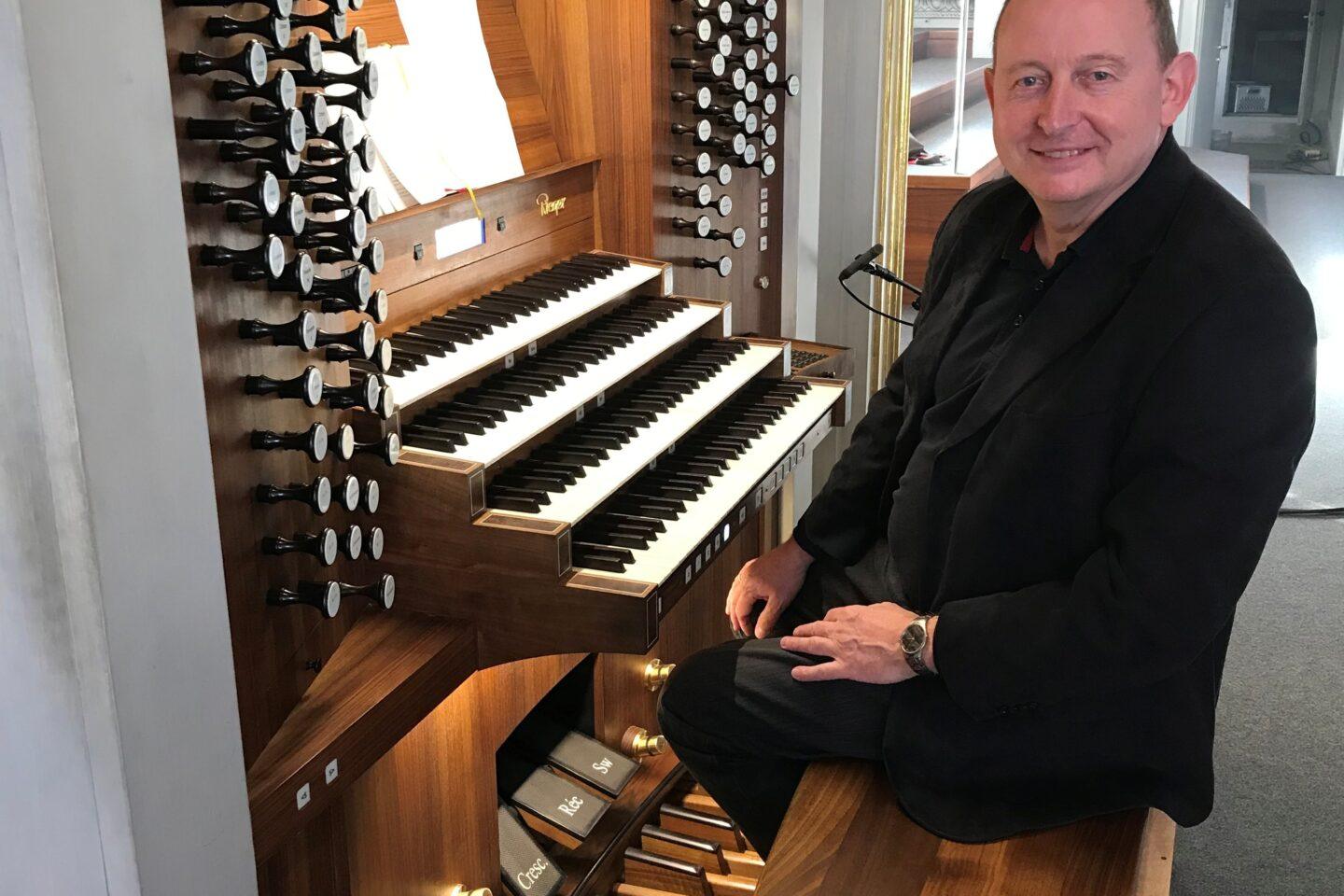 Otto Maria Krämer ist einer der humor- und fantasievollsten Künstler der Kirchenmusikszene