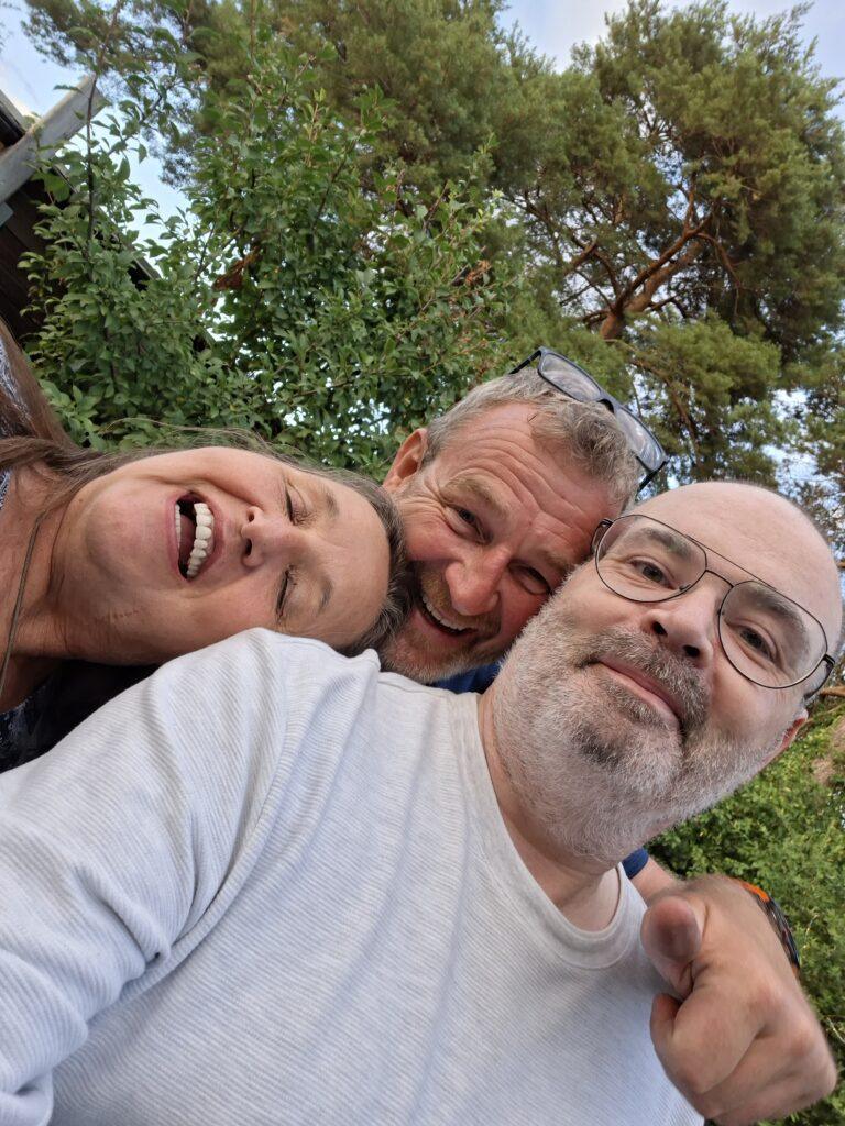 Grillfest-Schnappschuss: Kerstin Banyay, Peter Neumann, Wolfgang Schroth.