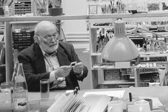 Dieter Roth en su estudio en St. Johanns-Vorstadt 19, Basilea, Suiza, 1996, Foto: Dirk Dobke, Cortesía: Hauser & Wirth y Dieter Roth Foundation, Hamburgo, © Dieter Roth Estate