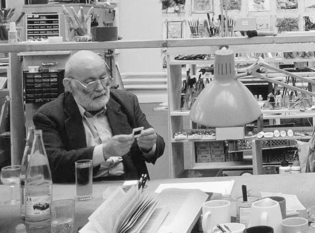 Dieter Roth in seinem Atelier in der St. Johanns-Vorstadt 19, Basel, Schweiz, 1996, Foto: Dirk Dobke, Courtesy: Hauser & Wirth und Dieter Roth Foundation, Hamburg, © Dieter Roth Estate