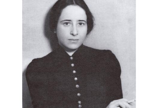 Hannah Arendt, 1933. Foto: unbekannt / Wikimedia Commons, gemeinfrei